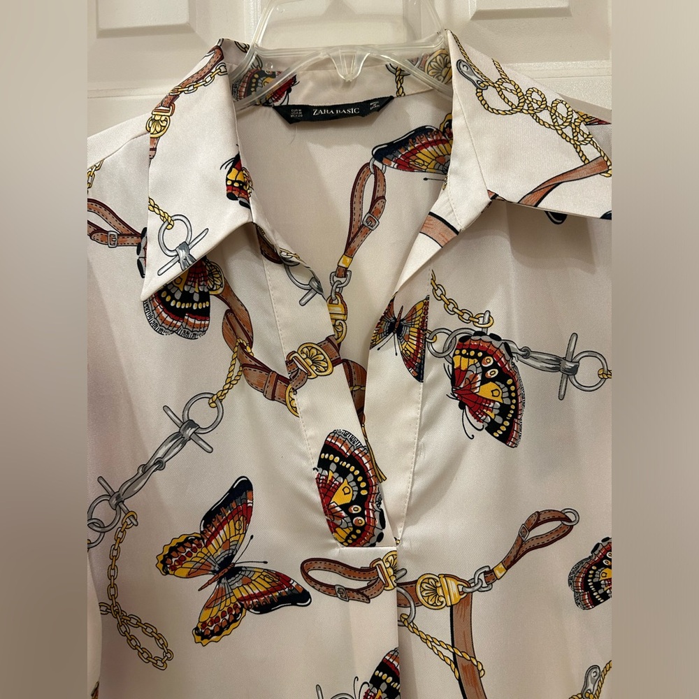 Zara Basic butterfly and chain printed blouse, V-Neck Pullover, Cream, S… - Picture 2 of 11